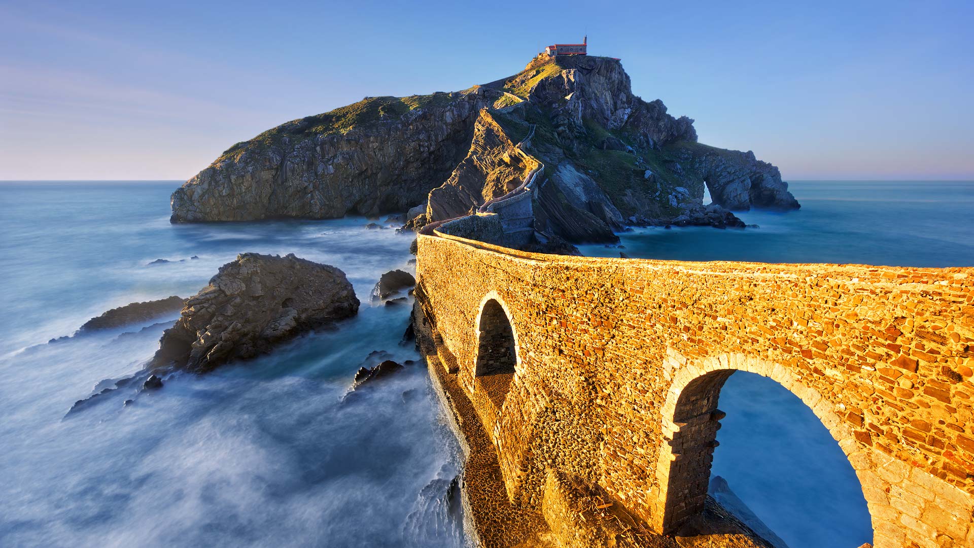 西班牙,巴斯克自治区,贝尔梅奥,圣胡安Gaztelugatxe (© Mimadeo/Shutterstock) - 2016/03/26 西班牙,巴斯克自治区,贝尔梅奥,圣胡安Gaztelugatxe (© Mimadeo/Shutterstock) - 2016/03/26