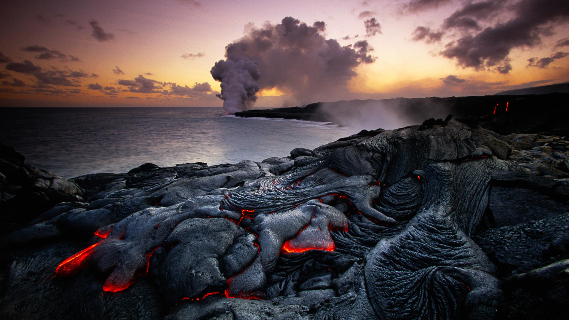 夏威夷火山国家公园,喷发中的基拉韦厄 (© Art Wolfe/Getty Images) - 2016/04/23 夏威夷火山国家公园,喷发中的基拉韦厄 (© Art Wolfe/Getty Images) - 2016/04/23