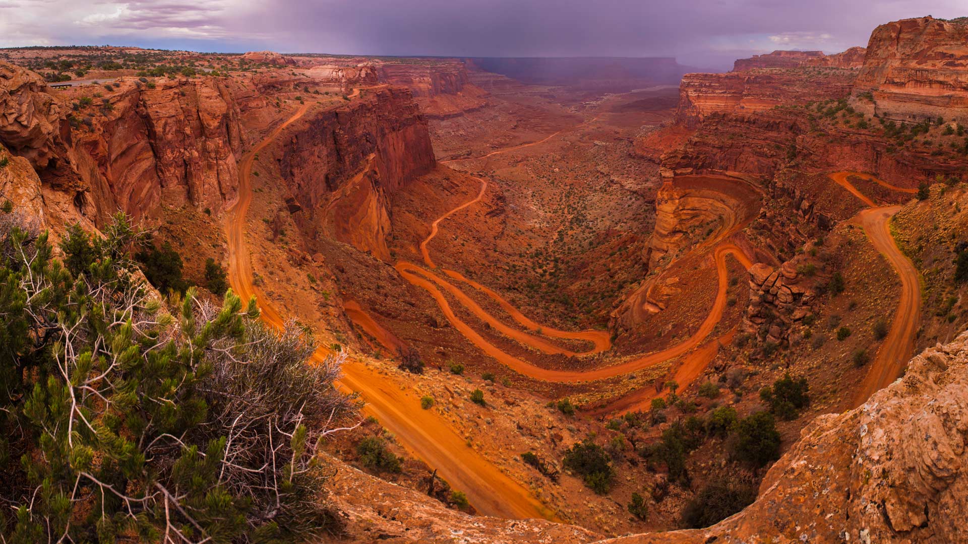 美国犹他州,峡谷地国家公园,在White Rim Road上眺望远方的天际线 (© Alexander Messenger/Tandem Stills + Motion) - 2016/06/17 美国犹他州,峡谷地国家公园,在White Rim Road上眺望远方的天际线 (© Alexander Messenger/Tandem Stills + Motion) - 2016/06/17