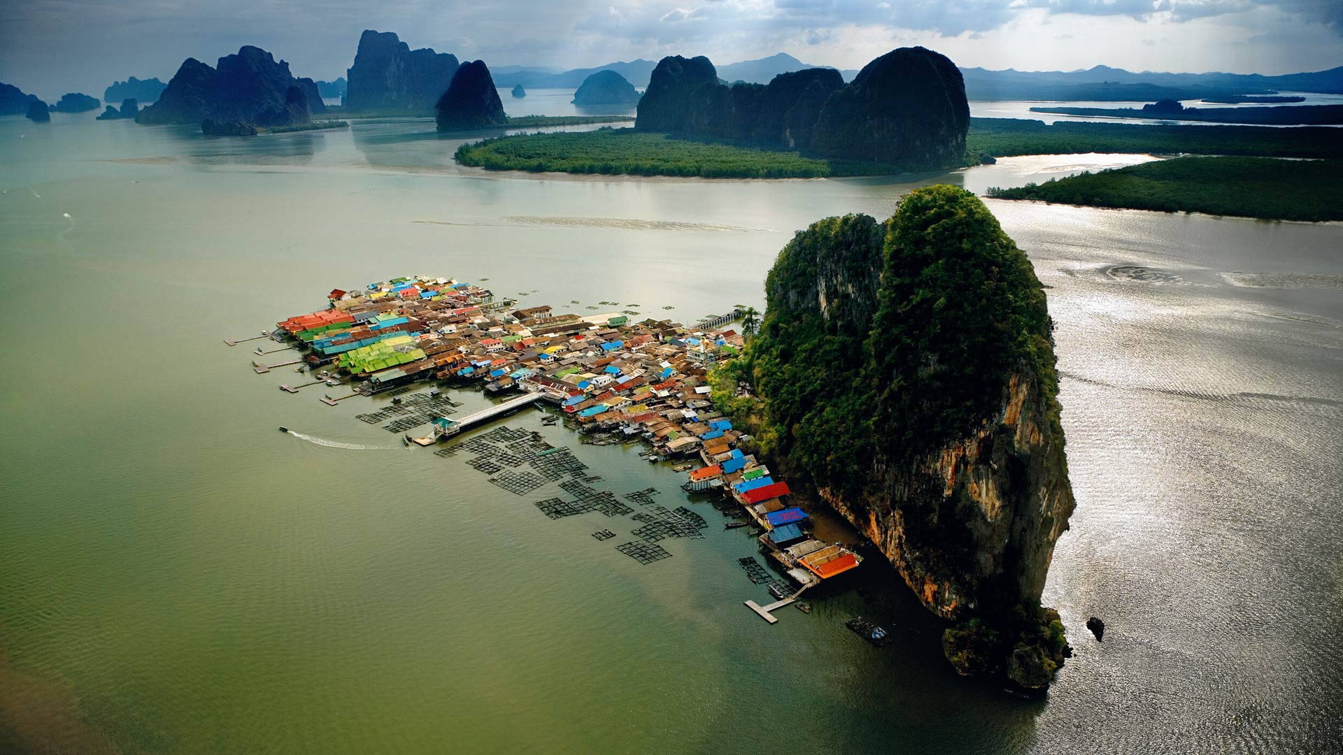 Ko Panyi 村,泰国攀牙湾 (© Yann Arthus-Bertrand/Getty Images) - 2016/07/31 Ko Panyi 村,泰国攀牙湾 (© Yann Arthus-Bertrand/Getty Images) - 2016/07/31