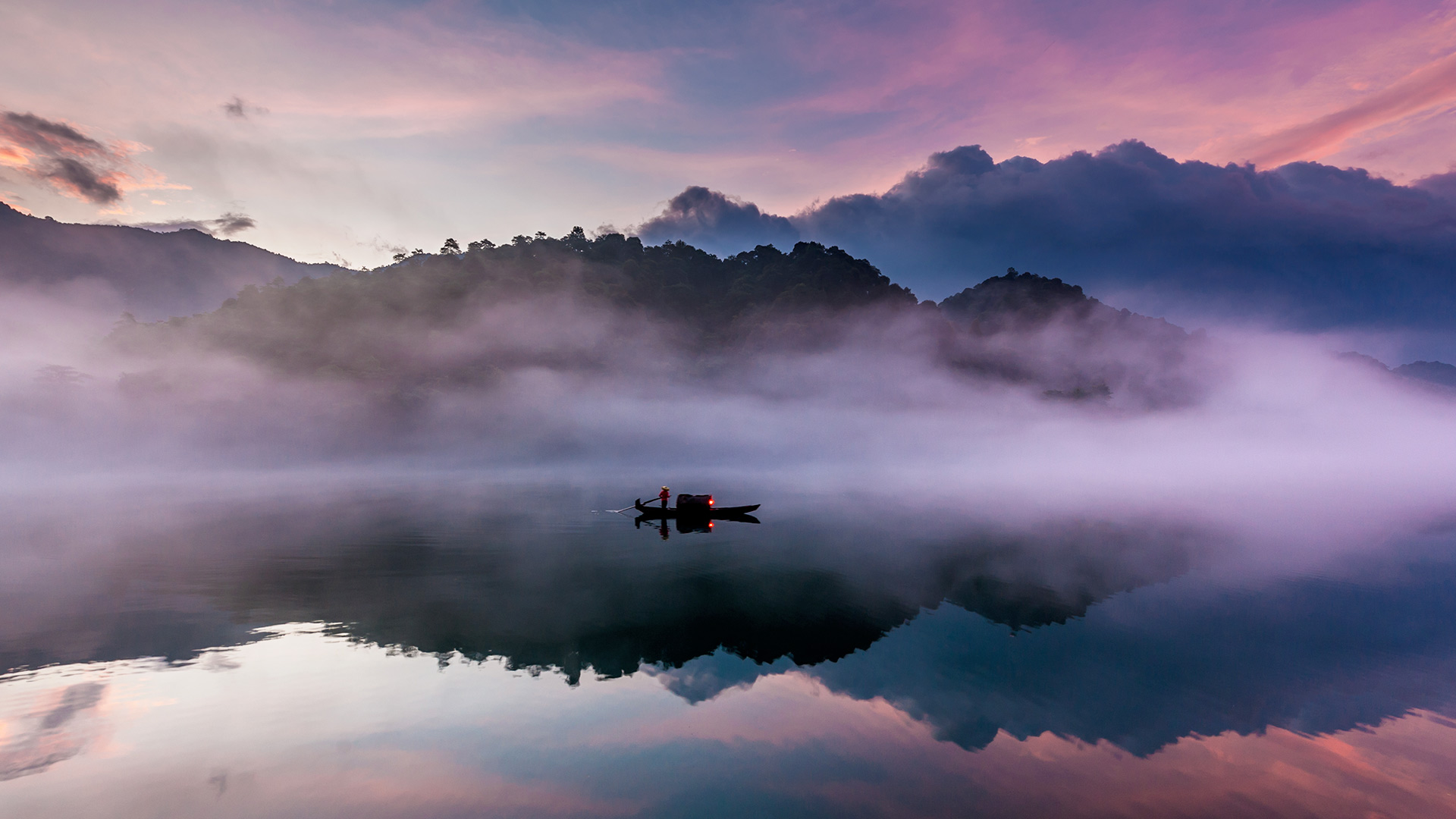 【今日白露】东江上的一叶扁舟,广东省 (© Li Feng/500px) - 2016/09/07 【今日白露】东江上的一叶扁舟,广东省 (© Li Feng/500px) - 2016/09/07