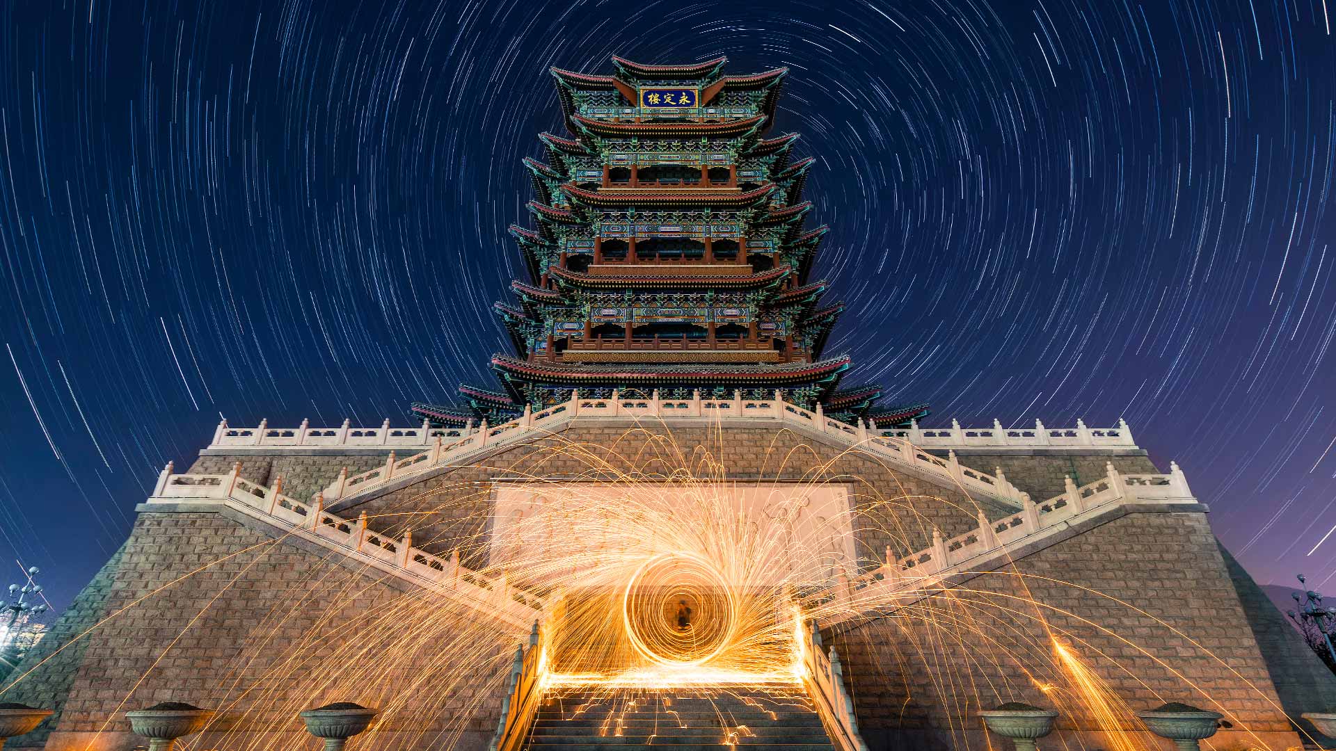 门头沟区永定楼的星夜,北京 (© Viewstock/Getty Images) - 2016/10/01 门头沟区永定楼的星夜,北京 (© Viewstock/Getty Images) - 2016/10/01