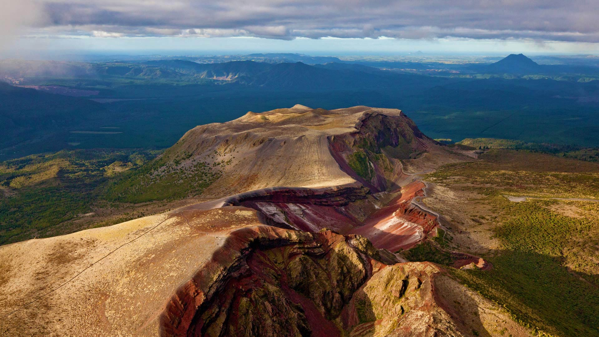 塔拉韦拉火山,新西兰北岛 (© Look Foto/Aurora Photos) - 2016/10/22 塔拉韦拉火山,新西兰北岛 (© Look Foto/Aurora Photos) - 2016/10/22