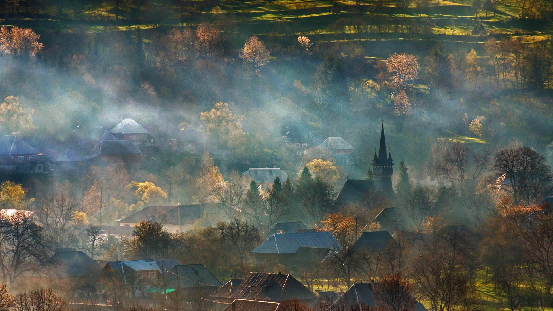 薄雾笼罩的特兰西瓦尼亚乡村,罗马尼亚 (© Alex Robciuc/REX/Shutterstock) - 2016/10/27 薄雾笼罩的特兰西瓦尼亚乡村,罗马尼亚 (© Alex Robciuc/REX/Shutterstock) - 2016/10/27