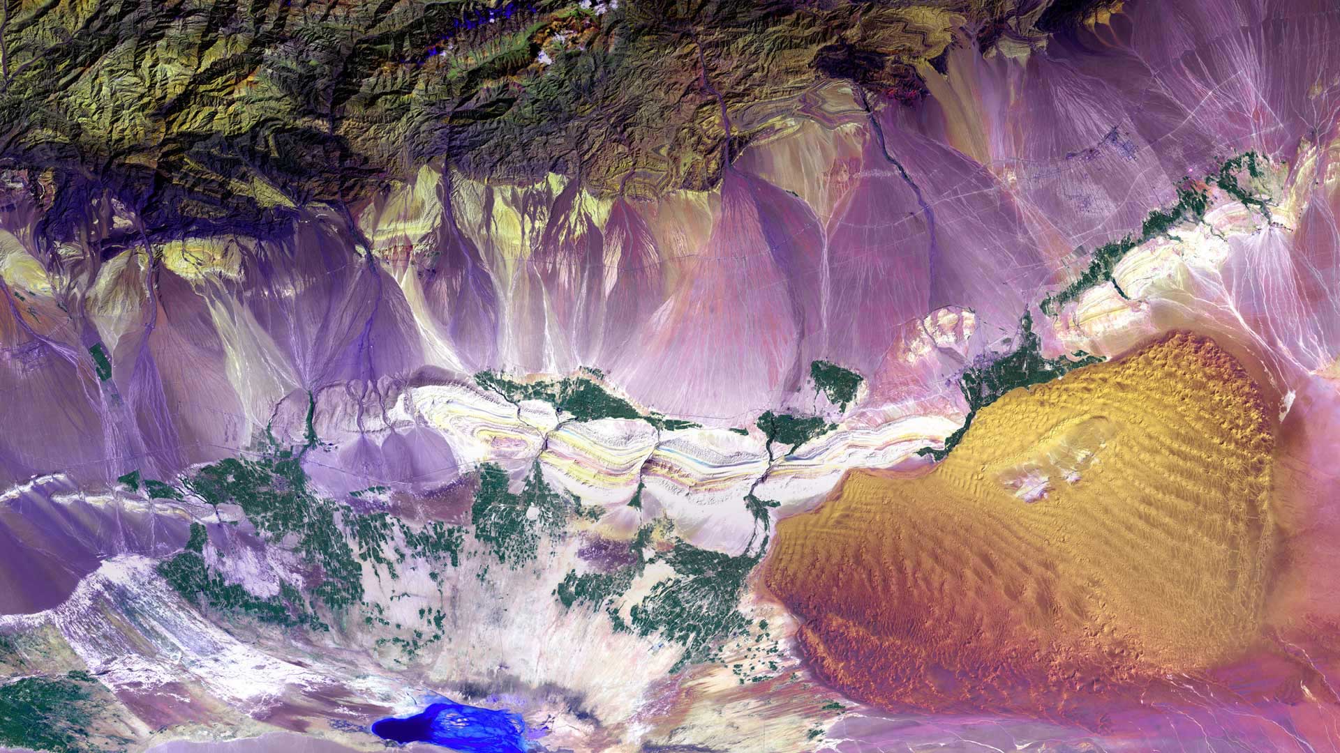 吐鲁番盆地鸟瞰图,中国 (© NASA) - 2017/09/26 吐鲁番盆地鸟瞰图,中国 (© NASA) - 2017/09/26