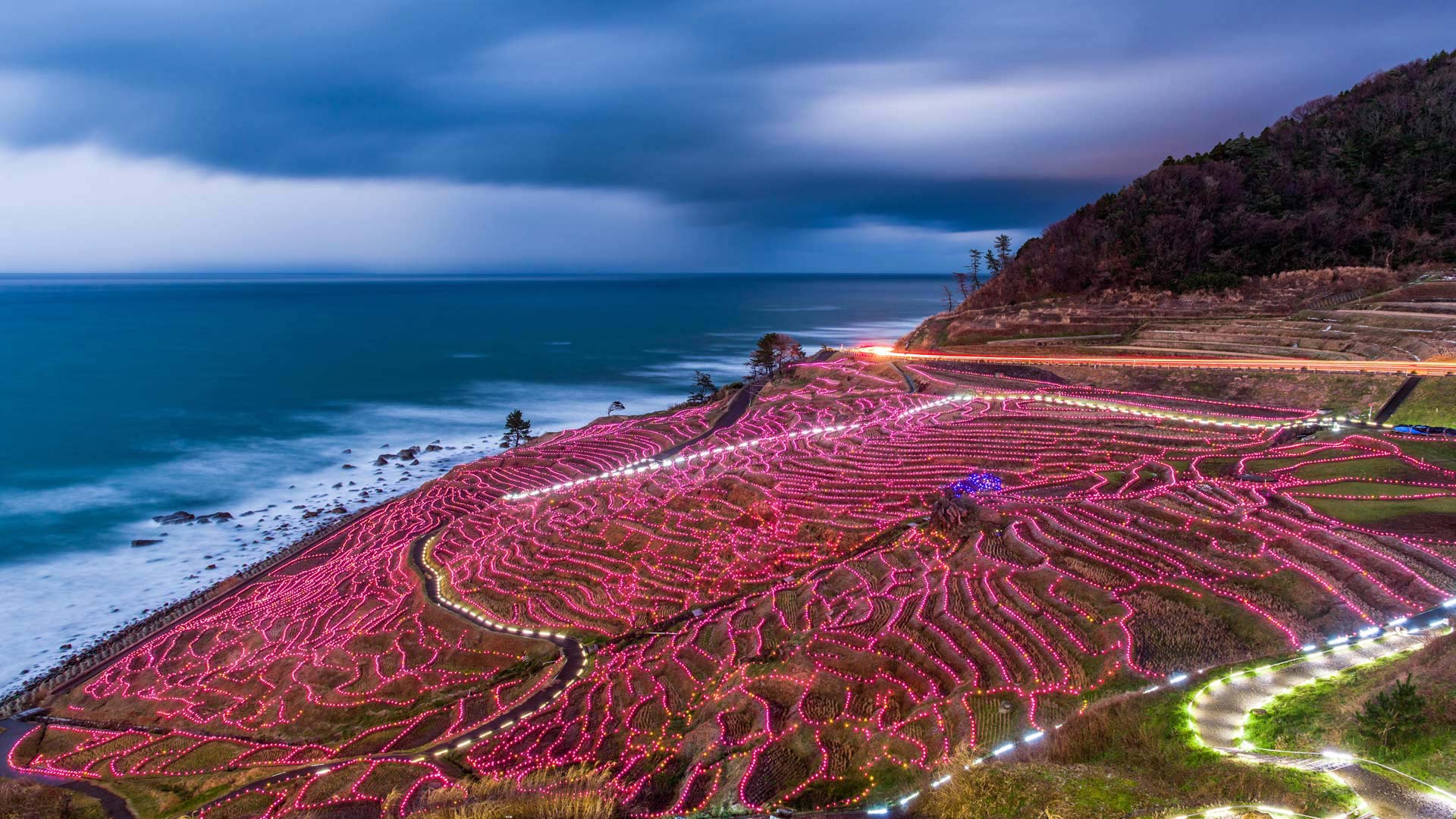 灯光装点的水稻梯田,日本轮岛 (© Sean Pavone/Alamy) - 2017/11/28 灯光装点的水稻梯田,日本轮岛 (© Sean Pavone/Alamy) - 2017/11/28