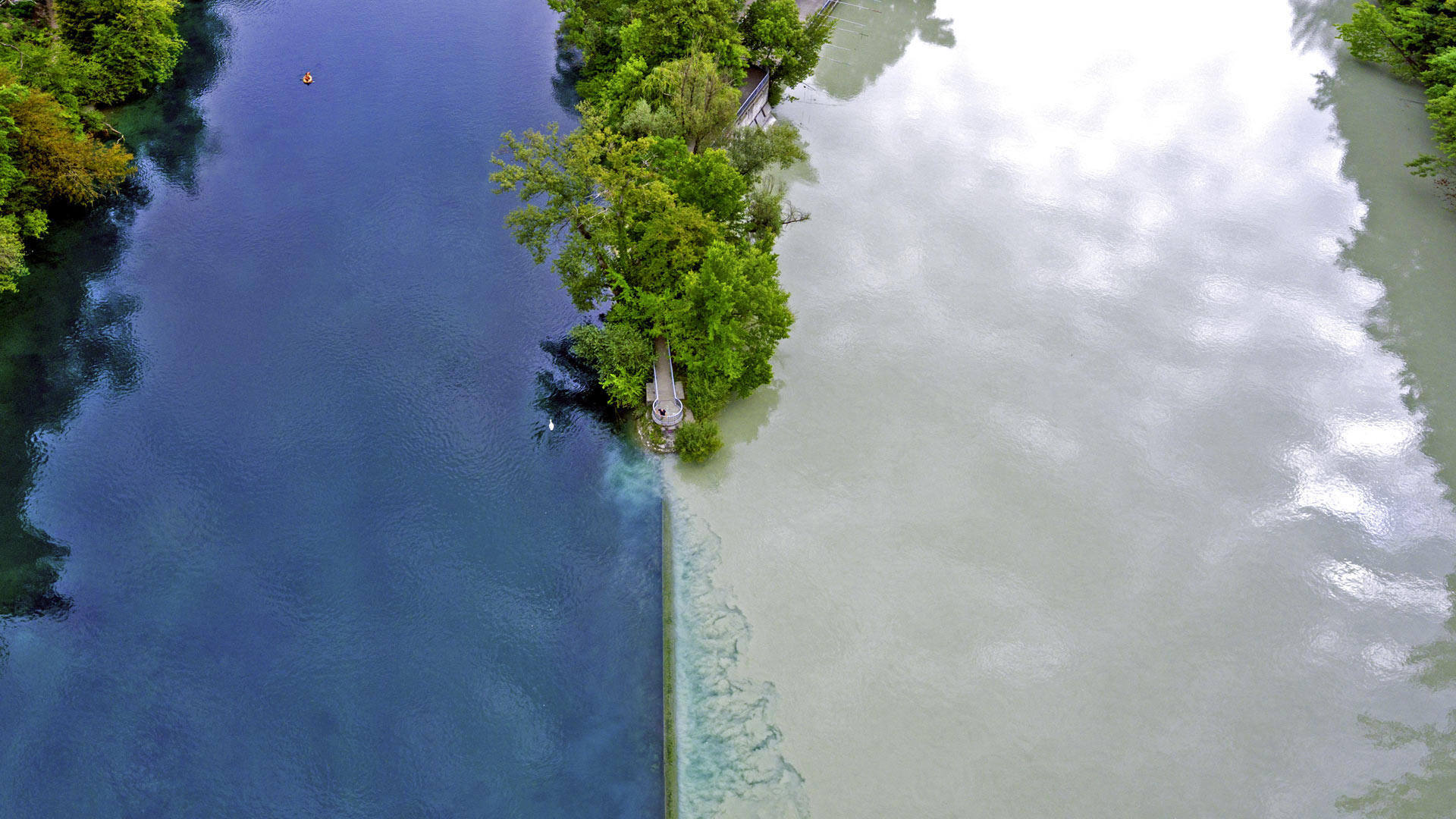 流入罗纳河的阿尔沃河,瑞士日内瓦 (© Capchure/Getty Images) - 2018/04/07 流入罗纳河的阿尔沃河,瑞士日内瓦 (© Capchure/Getty Images) - 2018/04/07