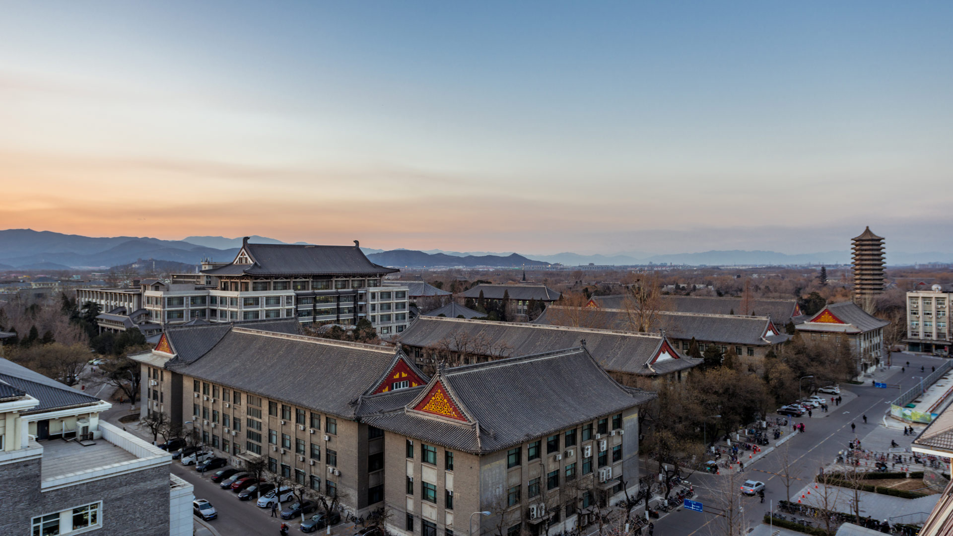 【北京大学120周年校庆】中国最有声望的学府之一北京大学日落时的鸟瞰图(© Dong Wenjie/Getty Images) - 2018/05/04 【北京大学120周年校庆】中国最有声望的学府之一北京大学日落时的鸟瞰图(© Dong Wenjie/Getty Images) - 2018/05/04