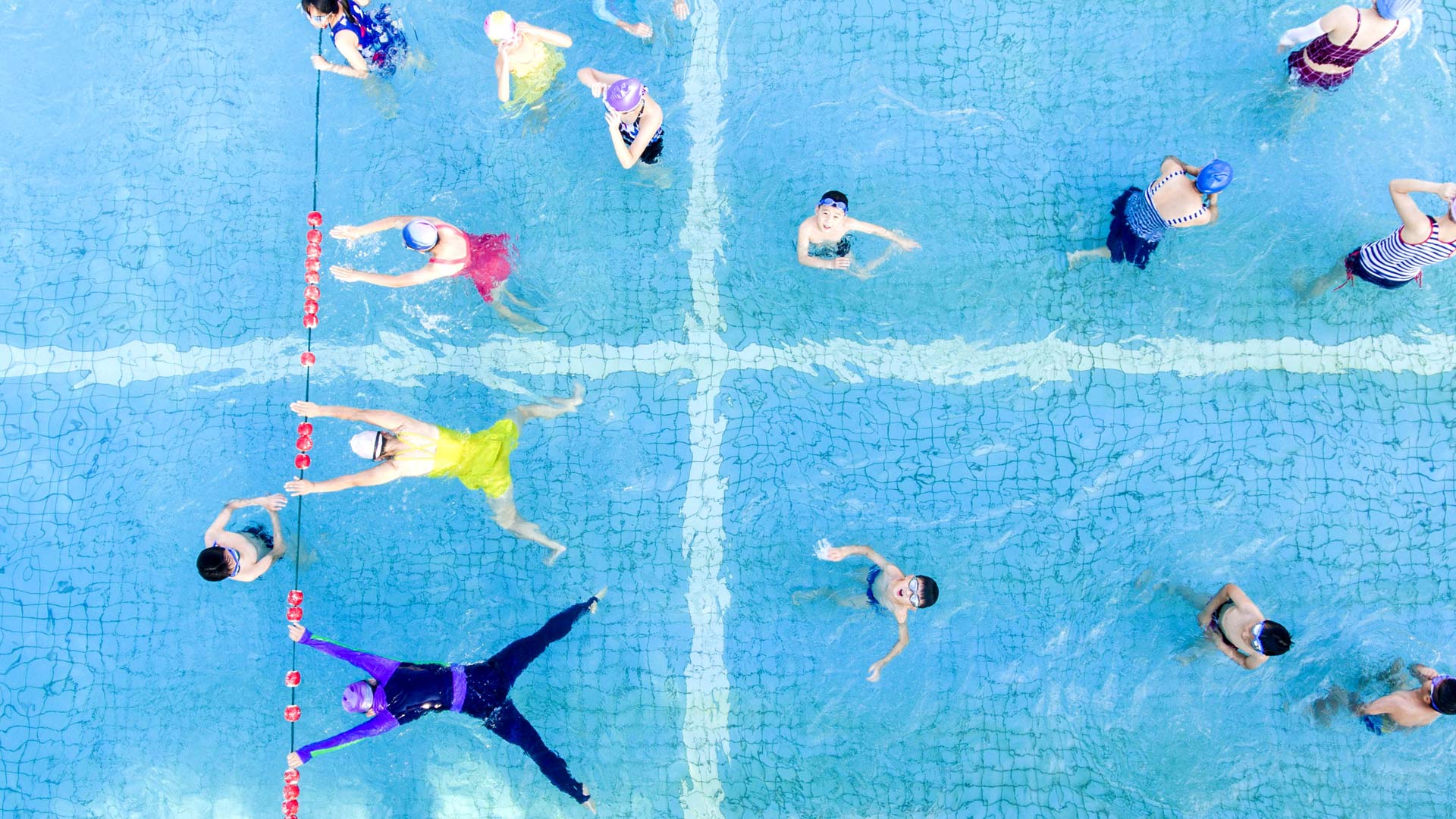 【六一儿童节】孩子们在泳池嬉戏,中国九江(© Visual China Group/Getty) - 2018/06/01 【六一儿童节】孩子们在泳池嬉戏,中国九江(© Visual China Group/Getty) - 2018/06/01