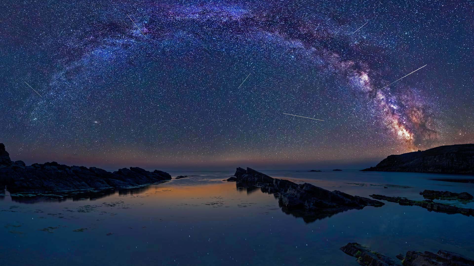锡内莫雷茨村上空的英仙座流星雨,保加利亚 (© jk78/Getty Images) - 2018/08/13 锡内莫雷茨村上空的英仙座流星雨,保加利亚 (© jk78/Getty Images) - 2018/08/13