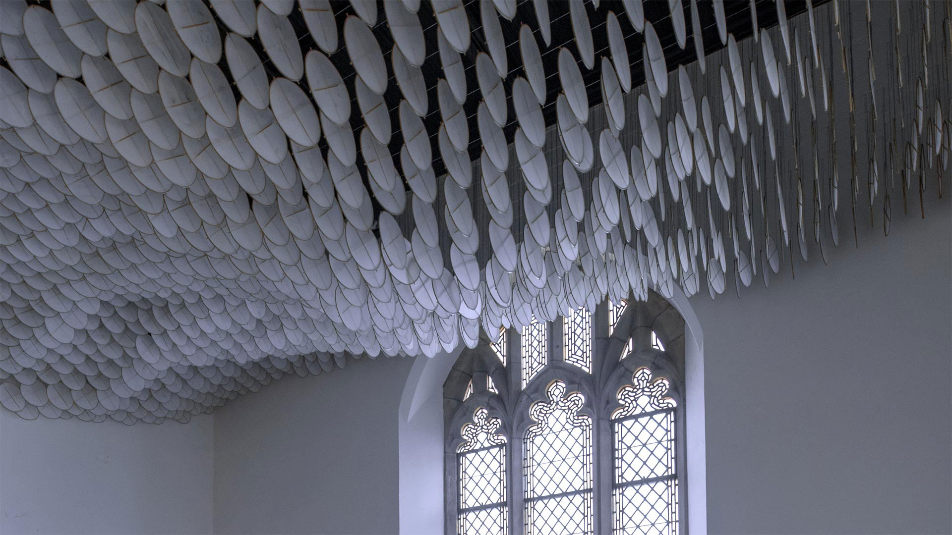 圣科尼利厄斯教堂内的艺术装置'The Eclipse' ,美国纽约市总督岛 (© Timothy Schenck/Jacob Hashimoto Studio) - 2018/09/26 圣科尼利厄斯教堂内的艺术装置'The Eclipse' ,美国纽约市总督岛 (© Timothy Schenck/Jacob Hashimoto Studio) - 2018/09/26