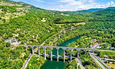 优雅而低调的巨人  |  Cize-Bolozon viaduct crossing the Ain gorge, France (© Leonid Andronov/Getty Images) - 2025/07/05