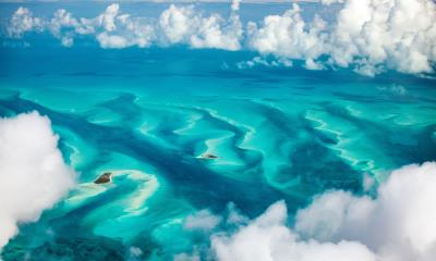 奔向自由之浪  |  巴哈马的绿松石色水域 (© BlueOrange Studio/Adobe Stock) - 2025/07/10