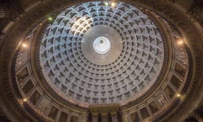 普雷比希托广场上的穹顶&nbsp;&nbsp;|&nbsp;&nbsp;保罗圣方济圣殿，那不勒斯，意大利 (&copy; javarman3/Getty Images) - 2026/01/17