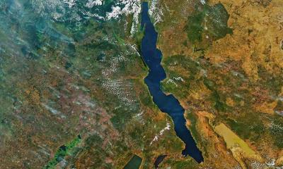 当水划出界线&nbsp;&nbsp;|&nbsp;&nbsp;坦噶尼喀湖，非洲 (&copy; BEST-BACKGROUNDS/NASA/Shutterstock) - 2026/03/22