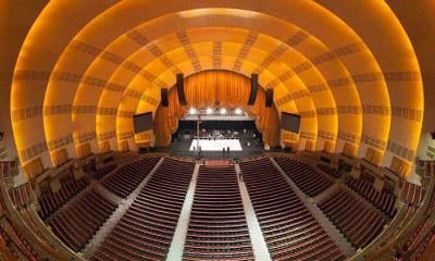依然明亮地燃烧着&nbsp;&nbsp;|&nbsp;&nbsp;纽约市的无线电城音乐厅, 美国 (&copy; Clarence Holmes Photography/Alamy) - 2026/03/27