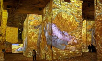 走进这幅鲜活的画布&nbsp;&nbsp;|&nbsp;&nbsp;光之采石场的文森特&middot;梵高展览, 莱博德普罗旺斯, 法国 (&copy; Patrick Aventurier/Getty Images) - 2026/04/15