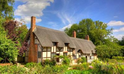 一座充满故事的小屋&nbsp;&nbsp;|&nbsp;&nbsp;安妮&middot;海瑟薇的小屋与花园，埃文河畔斯特拉特，英格兰 (&copy; David Steele/Shutterstock) - 2026/04/23