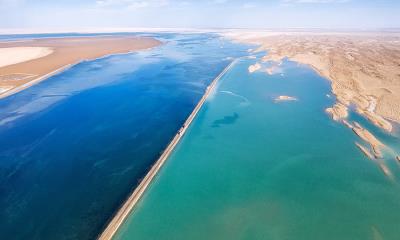 穿行于蓝色之间&nbsp;&nbsp;|&nbsp;&nbsp;穿越西台吉乃尔湖的公路，青海省，中国 (&copy; Kaicheng Xu/Getty Images) - 2026/06/02