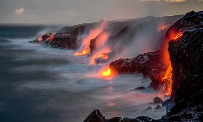 基拉韦厄火山的威力&nbsp;&nbsp;|&nbsp;&nbsp;大批熔岩流涌入大洋，大岛，夏威夷州，美国 (&copy; Ken McCurdy/Getty Images) - 2026/08/01